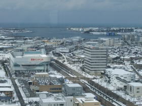 金沢港方面の雪景色